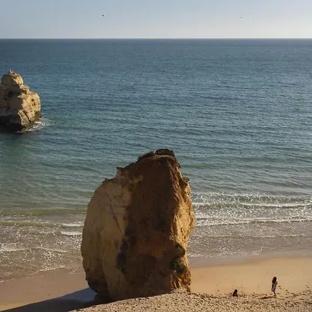 In Praia Da Rocha With A-c, Terrace In Portimão